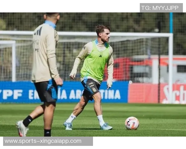 帕斯谈与劳塔罗阿尔瓦雷斯搭档踢球的轻松与挑战克服之道