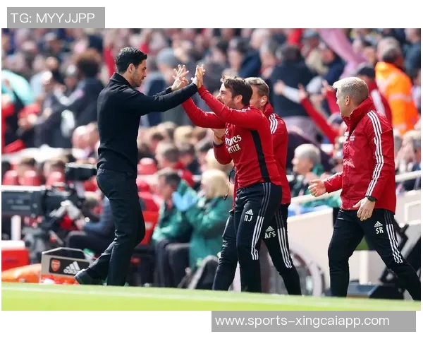 扎卡评选英超中场实力榜单B费领衔维尔茨紧随其后帕尔默位列第三 扎卡评选英超中场实力榜单B费领衔维尔茨紧随其后帕尔默位列第三