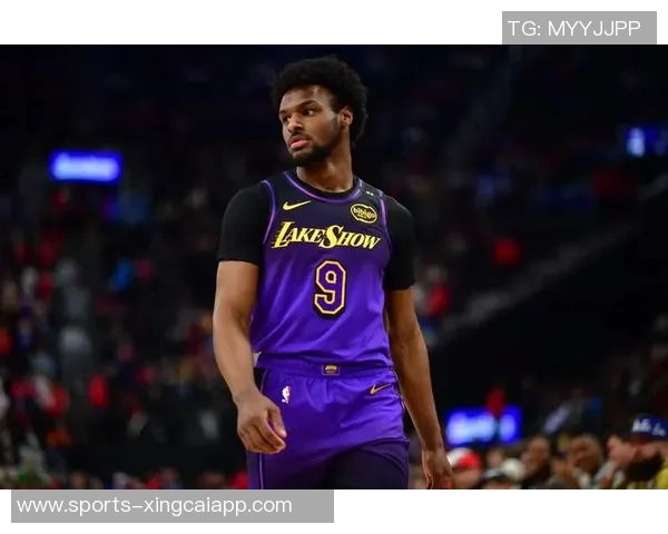 夸梅:布朗尼在主场比赛中表现得如同被车灯照射的迷茫鹿 夸梅:布朗尼在主场比赛中表现得如同被车灯照射的迷茫鹿