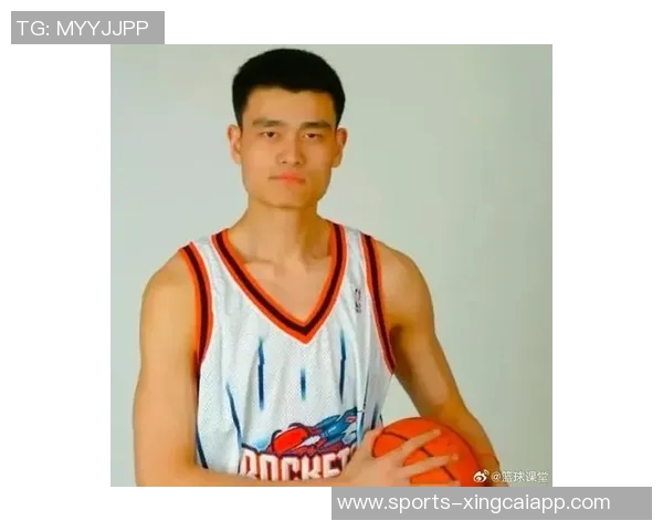 姚明NBA首秀表现平平10分36秒仅得0分2板3犯规令人惋惜