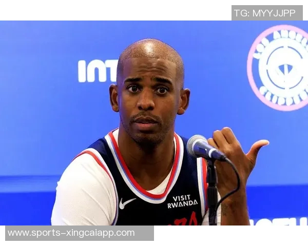 保罗早晨跑步保持自律精神焕发与媒体人见面状态良好